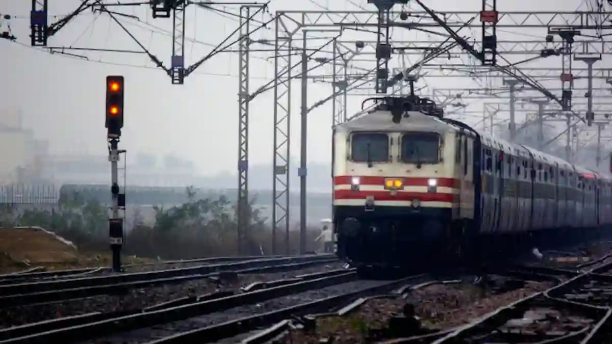 Pooja Holidays Ayudha Pooja train