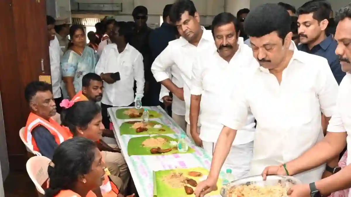 cleaning staff and mk stalin