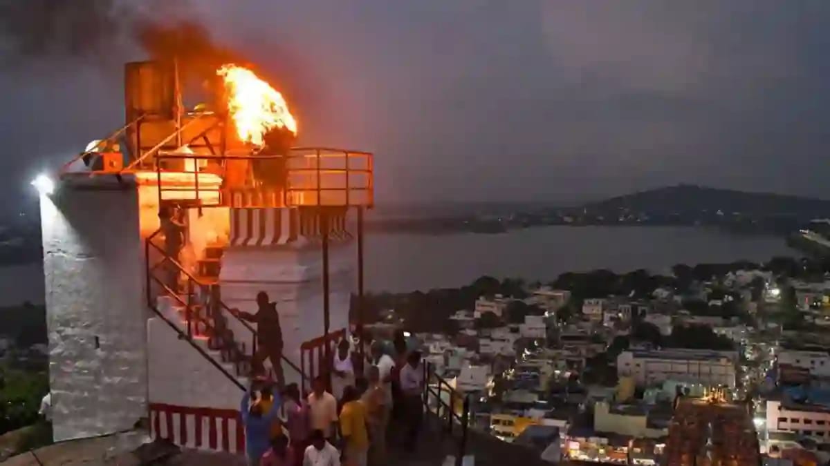 thiruparankundram deepam issue