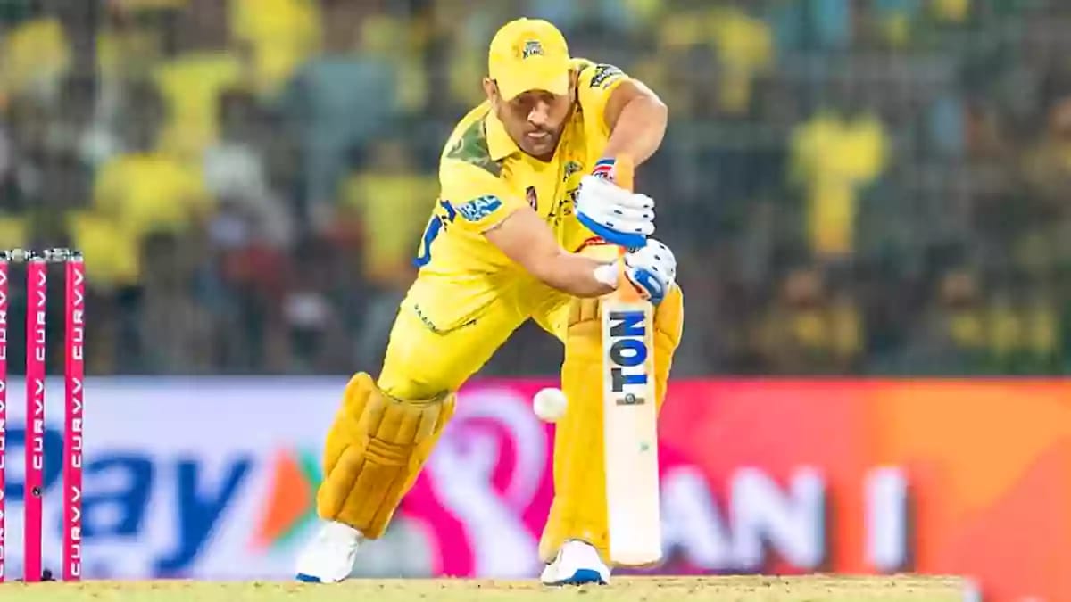 MS Dhoni OUT