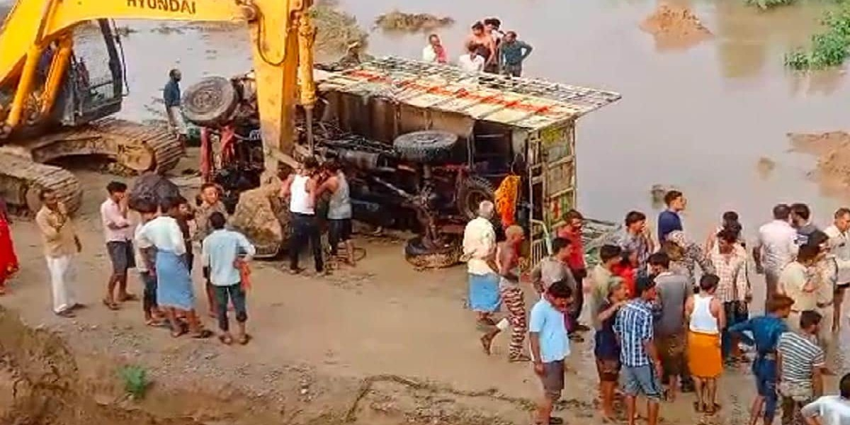 MP Truck Accident in river