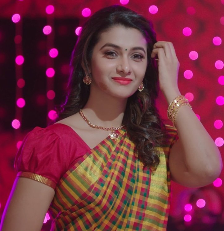 PriyaBhavaniShankar smile