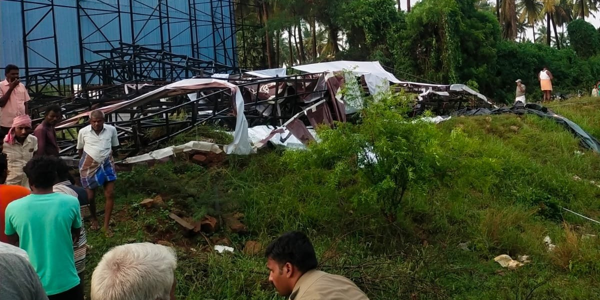 advertisement board collapses