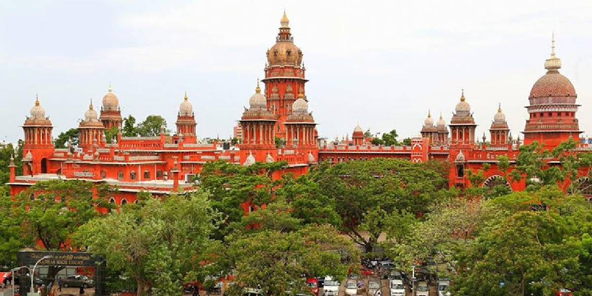 திருவள்ளுவர், காந்தி படங்கள் மட்டுமே நீதிமன்றங்களில் இருக்கவேண்டும்; சென்னை உயர்நீதிமன்றம் அறிக்கை.!