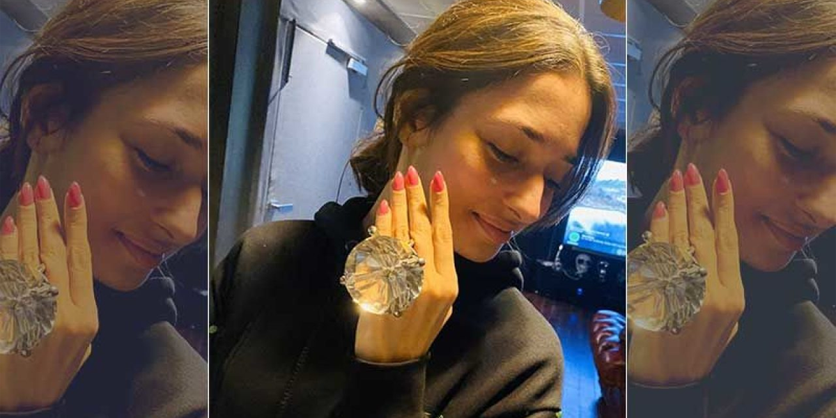 Tamannaah diamond ring on finger