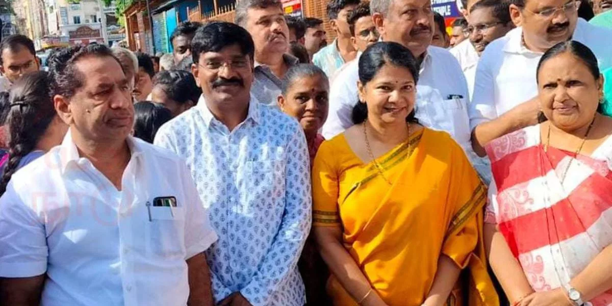 DMK MP Kanimozhi visit Madurai Meenakshi Amman Temple