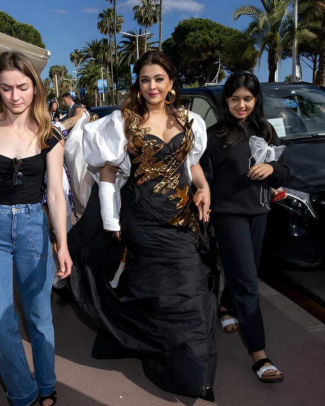 Aaradhya Bachchan Cannes 1