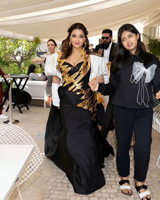 Aaradhya Bachchan Cannes 1