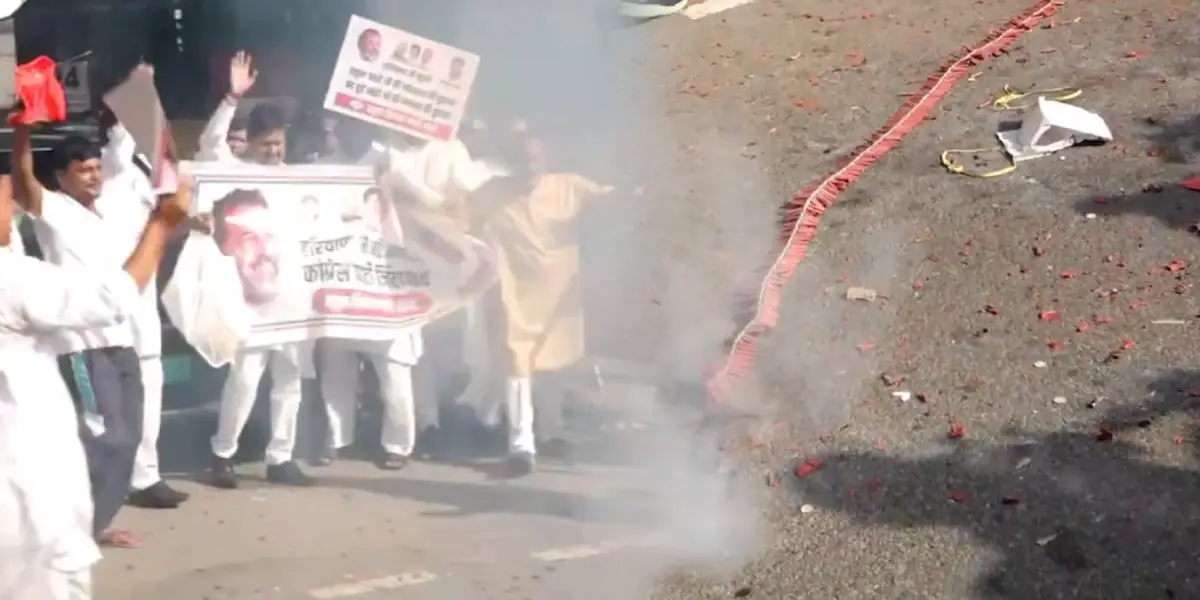 Congress Party members Celebrating the J&K and Haryana Election results