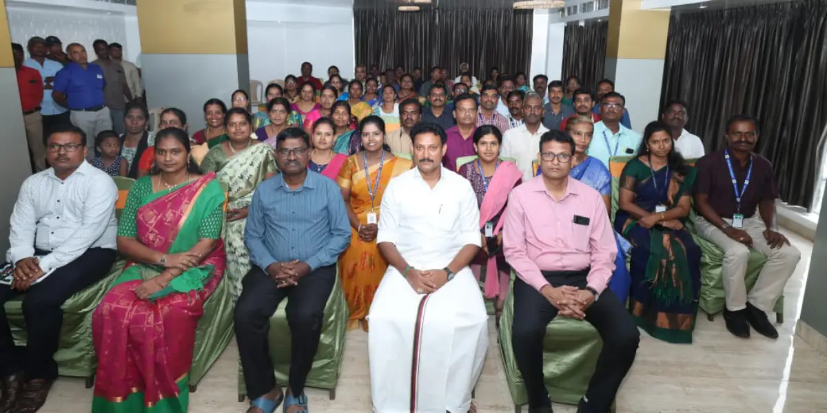 Pallikalvithurai Minister Anbil Mahesh with 55 teachers who received the Dream Teacher Award