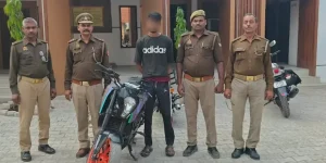 A Man stole a racing bike from a showroom in Agra UP