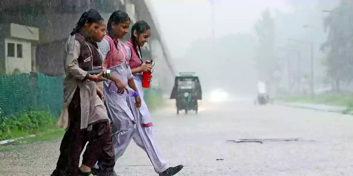 school leave rain thoothukudi